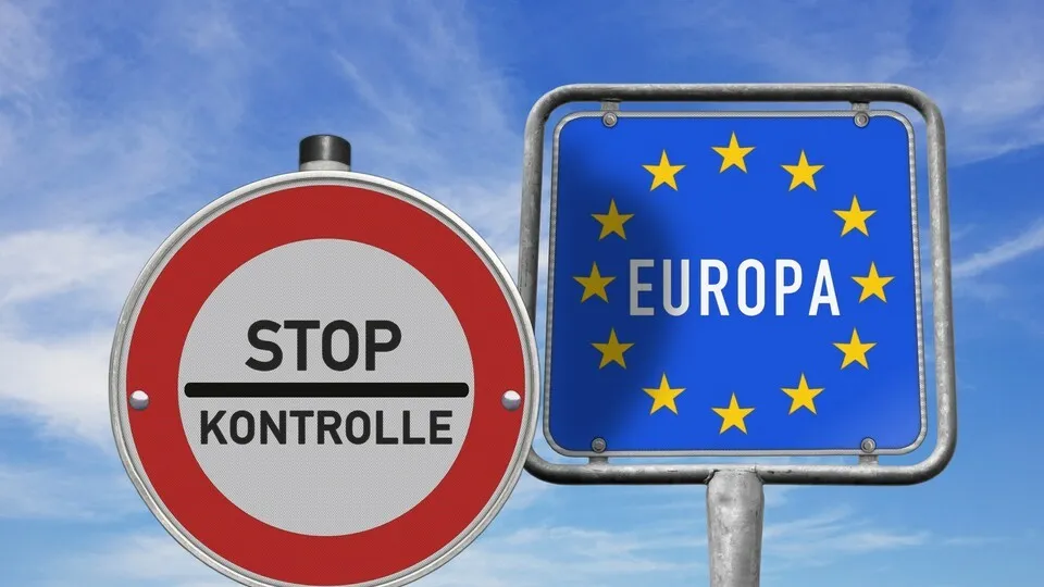 Grenzschild, Europa, Himmel